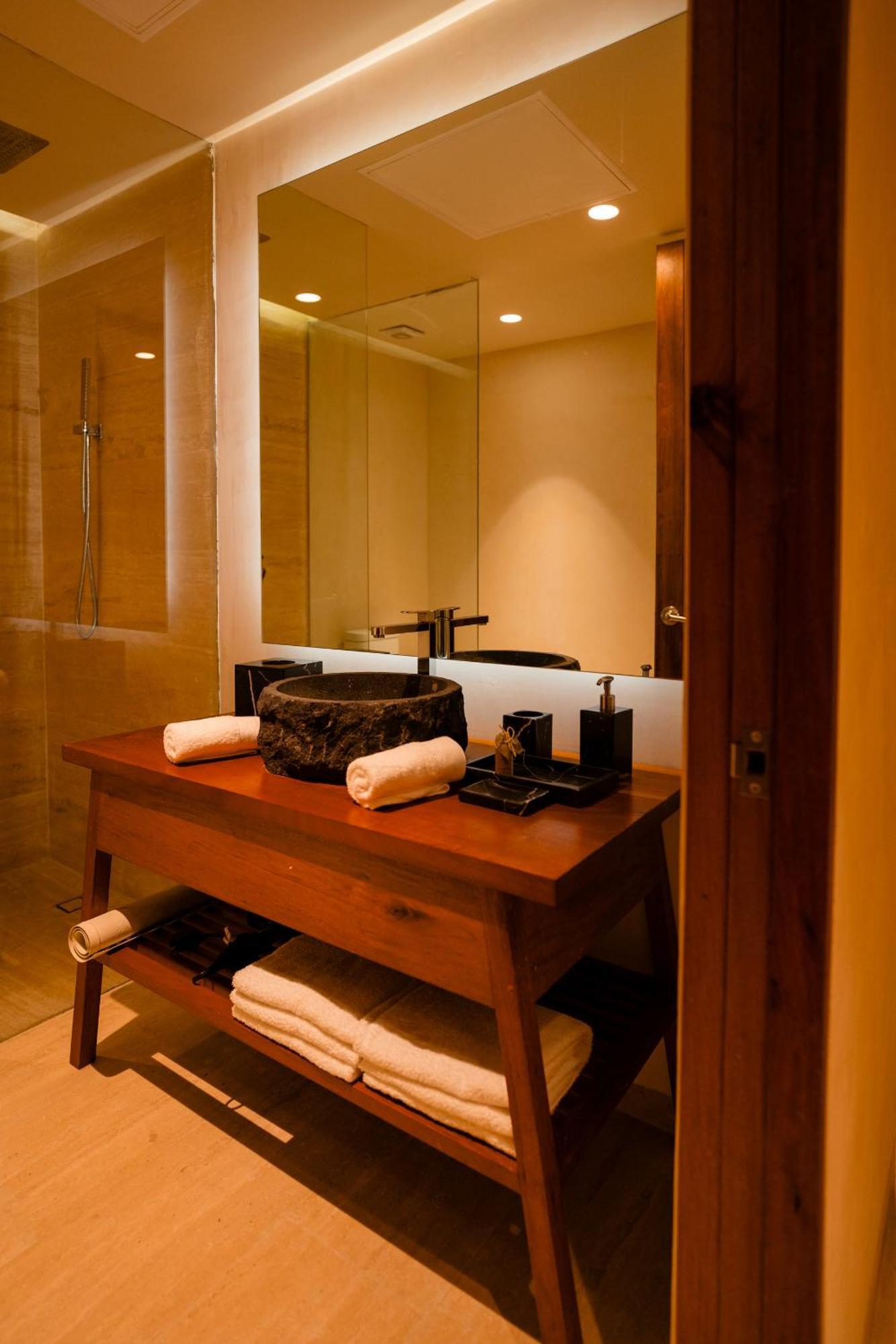 Bloom Hotel *