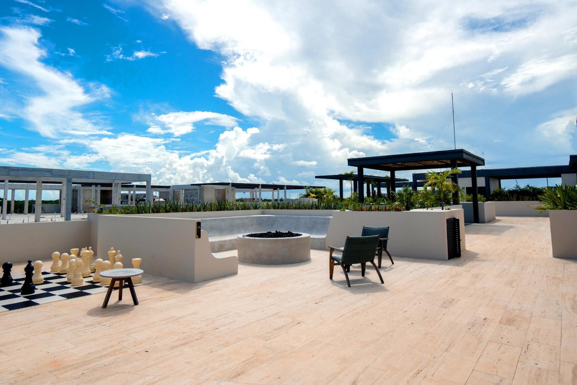Bloom Hotel *